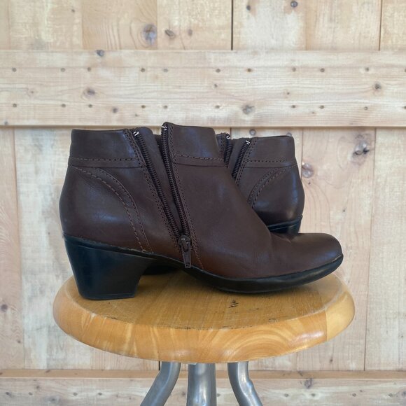 Clarks brown leather ankle boots. Size 9N - Picture 2 of 11